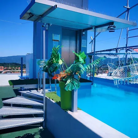 Iris Apartment *